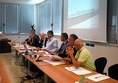 A fare gli onori di casa, Enzo Treossi, Presidente e Renzo Piraccini AD di Apofruit, oltre a Vincenzo de Rosa, Presidente di ApoEnergia. Hanno partecipato Paolo Lucchi, Sindaco di Cesena e Massimo Bulbi, Presidente della provincia di Forli'-Cesena.