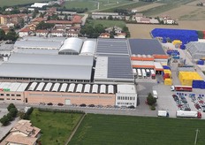 Stabilimento Apofruit di San Pietro in Vincoli - veduta aerea con dettaglio pannelli (2011).