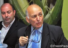 Il relatore, Prof. Mario Davino dell'Università di Catania - DISPA Sezione di Patologia Vegetale.
