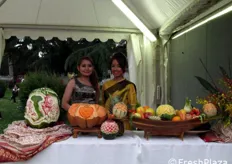 Esposizione di frutta artisticamente intagliata. Lo stand ha proposto anche degustazioni di frutta thailandese.