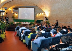 "La "Sala Rossa", gremita di pubblico durante i lavori."