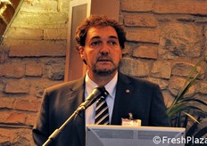 Stefano Lugli del Dipartimento Colture Arboree dell'Universita' di Bologna, nel ruolo di convener, ha ringraziato i relatori (con oltre 120 contributi), i 38 sponsor e il CRPV-Centro Ricerche Produzioni Vegetali per l'organizzazione della mostra pomologica.