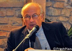 Guglielmo Costa, direttore del Dipartimento di Colture arboree dell'Universita' di Bologna ha ricordato come il DCA sostenga da circa 30 anni - allora era ancora Istituto di coltivazioni arboree - il settore cerasicolo vignolese con attivita' di ricerca finalizzata al miglioramento genetico e all’affinamento delle tecniche colturali.