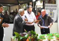"Il Presidente Cernigliaro ha personalmente conferito all'Azienda Agricola Antonio Izzo di Bracigliano (SA) il Premio ANDMI per la "Ciliegia di Qualita'" e ha voluto cosi' premiare l'importante e interessantissimo mercato cerasicolo campano."