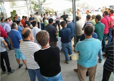 "Lo scorso 14 giugno 2011 si e' tenuto a Battipaglia (SA), presso l'Az. F.lli Valcalcer, l'open day "Living Proof" Peperone e Portainnesto Peperone organizzato dal Team Monsanto Vegetable Seeds Italia. Grande l'affluenza da parte degli operatori della filiera."