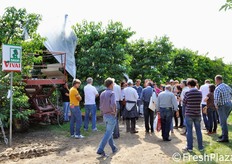 Un interessante corollario al Convegno Nazionale del Ciliegio (8-10 giugno 2011) e' stato costituito da una serie di visite tecniche in campo, alla scoperta delle diverse soluzioni di copertura per proteggere le ciliegie dalle avversita' climatiche.