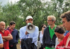 Spiegazioni tecniche vengono fornite anche dal dott. Stefano Lugli del Dipartimento Colture Arboree dell'Universita' di Bologna, tra gli organizzatori del Convegno Nazionale del Ciliegio.