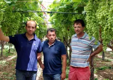 Da sinistra a destra: Donato Fanelli (Vice-Presidente Giovani Agricoltori Europei e a capo del gruppo pugliese della AOP Armonia), insieme a Paolo Iaffaldano e Gaetano Lombardo (soci della coop Viva Frutta).