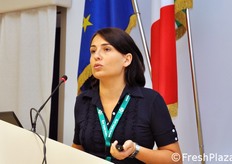 Maria Luisa Amodio dell'Universita' di Foggia ha presentato i risultati di uno studio sui carciofi di IV gamma e sull'effetto della composizione atmosferica delle confezioni su questo delicato prodotto, assai sensibile ad alterazioni della colorazione nella sua forma fresh-cut, la quale ne favorirebbe grandemente il consumo.