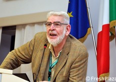 Ancor piu' complessa la ricerca presentata dal prof. Tijskens, sempre dell'Universita' olandese di Wageningen, il quale ha preso in esame il problema della formazione di zone traslucide nei pomodori (e in altri prodotti freschi), dopo il taglio.