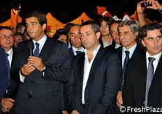 Nella foto, penultimo sulla destra: Giacomo Suglia (Presidente APEO). Ultimo a destra, il vicesindaco di Rutigliano Pasquale Redavid.