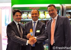 Foto di gruppo presso lo stand de La linea Verde-Dimmidisi'. Al centro, il presidente Giuseppe Battagliola. A sinistra, Ermanno Serughetti, Direttore Vendite Italia. A destra, Massimo Bragotto, direttore commerciale e logistico.