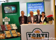 Alessandro, Gaetano, Marco ed Elena Torti, presso lo stand aziendale.