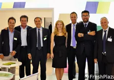 Foto di gruppo presso lo stand Peviani. Da sinistra: Massimiliano Caraglia, Roberto Papetti, Gino Peviani, Maria Federico, Roberto Pavan, Alberto Mazzagallo e Massimo Pavan.