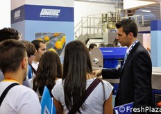 Spiegazioni tecniche in corso presso lo stand Unitec...