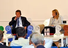 Il panel di discussione sulla pera. Da sinistra a destra: Stefano Soli (Alegra), Filip Lowette (BFV - Belgio), Elena Koroleva (7ya - Russia) e Paolo Pari (Apofruit).