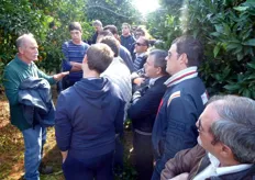 "Momento della visita presso l'azienda agrumicola del Sig. Franco Passeri, in foto primo a sinistra, ubicata in agro di Palagianello (TA), localita' "Conocchiella"."
