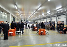 Gli ospiti della serata cominciano ad affluire.