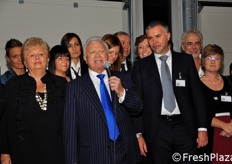 "Renato Iseppi, che rappresenta la proprieta', ha aperto la serata affermando: "Siamo un gruppo pieno di entusiasmo. Non viviamo di speranza ma di perseveranza, affinche' la vita cresca. La responsabilita' e' radicata nel passato, ma aperta al futuro. Abbiamo fiducia nei giovani e nell'avvenire"."