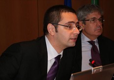 Un momento dell'intervento del dott. Vito Gallo di Innovative Solutions S.r.l. L'impronta digitale non e' un identificazione numerica, bensi' un insieme di informazioni che caratterizzano il campione di un determinato prodotto agroalimentare. Tutte le impronte digitali possono essere archiviate in un database per risalire con facilita' alla composizione di un alimento e alla sua reale origine geografica.