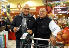 Saverio Ciccazzo (grande consumatore di patate viola) e il titolare di MA.DE.CO, Giuseppe Mazziantonio.
