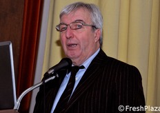 ... Luciano Trentini ricorda in questa sede che il quantitativo minimo di consumo ortofrutticolo giornaliero consigliato dall'OMS-Organizzazione Mondiale della Sanita' sarebbe invece di 400 grammi.