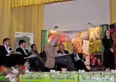 Un momento dell'intervento di Umberto Perosa.