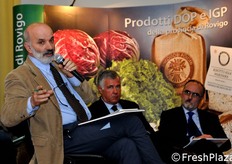 Cesare Bello' in un momento di scambio con il pubblico.