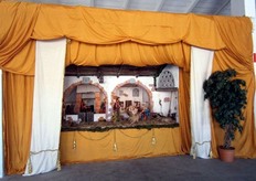 In data 22 dicembre 2011 e' poi avvenuta l'inaugurazione del presepe realizzato all'interno dello stand della ditta Ruin Luciano. L'opera che copre la superficie di circa 20 mq realizzata in legno, polistirolo e gesso, e' stata eseguita da Callegari Doriano in collaborazione con il gruppo presepisti di Grignano Polesine, di cui Doriano fa parte, e con la collaborazione di Luciano e Santina Ruin, titolari dello stand del Mercato.