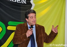 Arnesi sottolinea che l'innovazione tecnologica di Enza Zaden non si esplica soltanto in termini produttivi (maggiori rese, resistenze genetiche, etc.), ma ha ricadute positive per tutta la filiera (shelf-life piu' lunga, colorazione e gusto dei prodotti, etc.)