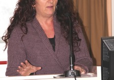 "La dr.ssa Ruta (in foto, DISAAT–Uni Bari) ha presentato una relazione su "Innovazione nella micropropagazione e ruolo della micorizzazione sul carciofo"."