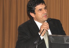 "La relazione del dr. Muntoni (AGRIS Sardegna) su "Innovazione varietale del carciofo in Sardegna"."