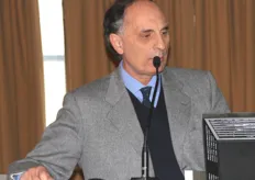 "Il prof. Mauromicale del DACPA–Univ. di Catania, durante il suo intervento "Valorizzazione della biodiversità cinaricola"."