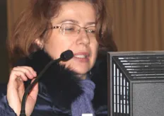 "La dr.ssa Sonnante del CNR-IGV di Bari durante il suo intervento su "La ricerca presso l'IGV: il contributo del progetto C.I.S.I.A. del CNR"."