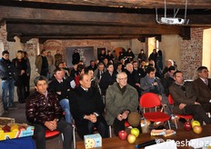 Soci Lagnasco e giornalisti in sala.