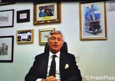 Il video messaggio del Cav. Paolo Bruni, nel quale si ribadisce l'importanza, proprio per meglio affrontare periodi di crisi come quello attuale, dell'aggregazione. Tanto piu' oggi che la stessa Unione Europea, nel ridefinire le linee guida della PAC-Politica Agricola Comunitaria, ha individuato nello strumento della OMC-Organizzazione Comune di Mercato ortofrutta un modello al quale ispirarsi anche per altri settori produttivi.