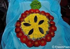 Il nuovo logo (qui realizzato con fiori e foglie) e il restyling del sito web saranno presentati anche alla stampa straniera a Berlino, presso lo stand Lagnasco Group (Hall 2.2 / Stand B -02), il 9 febbraio 2012 alle ore 15:00, durante la fiera Fruit Logistica, evento-top del settore ortofrutticolo internazionale.