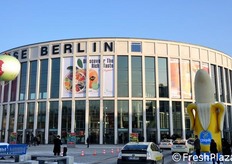 Una vista esterna dell'ingresso sud al complesso fieristico della Messe Berlin.
