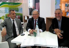 Al centro della foto, Gianni Amidei, direttore di Agrintesa.