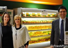Foto di gruppo presso lo stand Aureli. Da sinistra a destra: Maria Teresa Lima, Tiziana Tarola e Alessandro Aureli.
