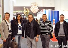 Foto di gruppo dell'azienda pugliese Ermes. Da sinistra a destra: Nicola, Loredana, Michelangelo, Alberico e Giandomenico.