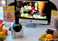 Yonanas, macchina per trasformare frutti surgelati in gelato, della Healthy Foods (USA).