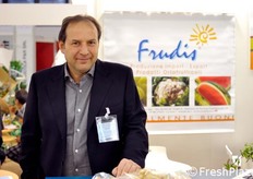 Sabino Dipierro, responsabile commerciale di Frudis, tra gli espositori dell'area Puglia.