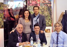 I titolari dell'azienda Geofur insieme ad alcuni clienti.