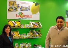 Presso lo stand collettivo di FruitImprese, in rappresentanza de La Costiera, Maria Francesca Bellone e Ferdinando Vinaccia.