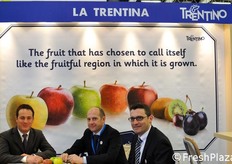 Il direttore de La trentina, Simone Pilati, insieme ad Andrea Valerio e Luca Valerio.