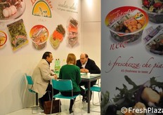 Patrizio Carraro de La Veneta, a colloquio con alcuni clienti.