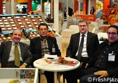 Da sinistra a destra: Gianni Petrocchi (consigliere delegato Italia Ortofrutta, l'Unione Nazionale scaturita dalla fusione tra UIAPOA e UNACOA), Luciano Caruso (direttore Abiomed), Vincenzo Falconi (direttore generale UIAPOA) e Giuseppe Alessi (presidente Abiomed).