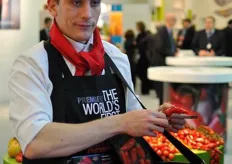 Distribuzione di peperoni dolci Angello, vincitori dell'edizione 2012 del FLIA-Fruit Logistica Innovation Award.