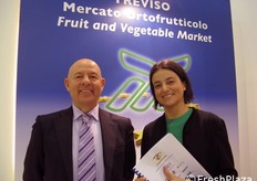 Il Direttore Generale di Treviso Mercati, Ing. Guido Cauteruccio, insieme alla coordinatrice del progetto Acquistare Informati, Sara Armellin.